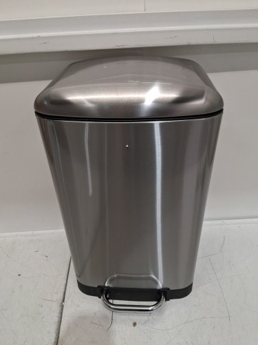 AMAZON BASICS RECTANGLE SOFT-CLOSE SMUDGE RESISTANT STEP TRASH CAN - 20L - Stainless steel image 3