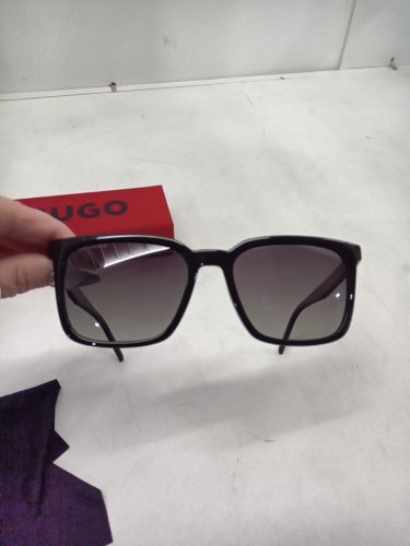 unisex hugo eyewear polarized sunglasses  - black frame/ grey lense (model:  hg 1327) image 3