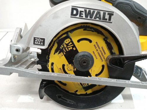 DEWALT 20V MAX* 6-1/2" Circular Saw Kit, with 5.0-Ah battery and charger (model: DCS391P1) image 10