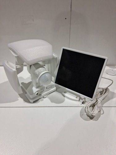 LUTEC MOTION ACTIVATED SOLAR SECURITY LED FLOOD LIGHT - 5000K - 3000LM - WHITE (MODEL: 1937995) image 4
