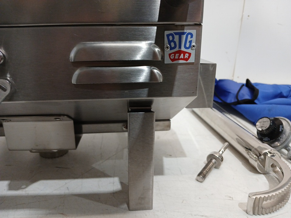 btg gear portable Tailwaves Marine Grill with Rod Holder Mount propane BBQ for boats & tailgating/camping - 10.6" x 15.74" x 12.6" - stainless steel image 4