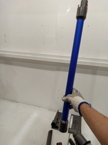 dyson v11 cordless 2-in-1 stick/hand vacuum cleaner with multi-purpose attachments (model: v11 sv28) image 4