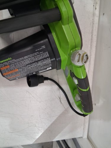 GREENWORKS ELECTRIC/CORDED CHAINSAW - 14" BLADE - 10.5A - GREEN (MODEL: 20222CA) image 4