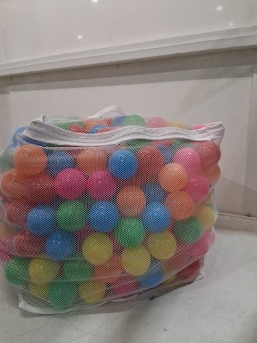 400PK AMAZON BASICS BPA FREE PLASTIC BALL PIT BALLS - 2.3" BALLS - 6 MULTICOLORS (MODEL: 76188) image 3
