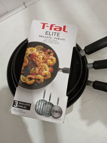 3pc T-fal Elite ceramic non-stick skillet set - 8"/9.75"/11.25" - Black/red (model: 8899888) image 3