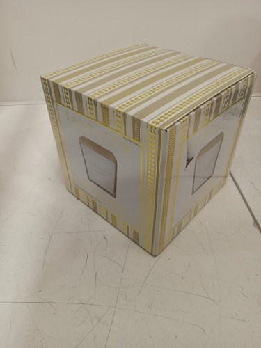 SAND+FOG Scalloped Scented soy candle - 57oz - ocean mist (model: 1901731) image 2