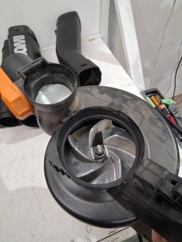WORX TRIVAC 3-IN-ONE BLOWER/MULCHER/VACUUM WITH METAL IMPELLER AND COLLECTION BAG - 12AMP - 120V (MODEL: WG509) image 4