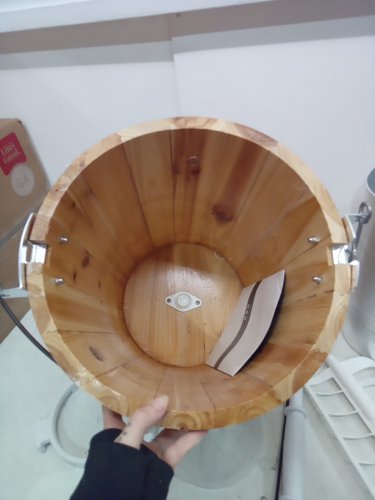 elite gourmet old fashioned wood bucket electric ice cream maker with die‑cast hand crank - 6qt - pine (model: eim916) image 5