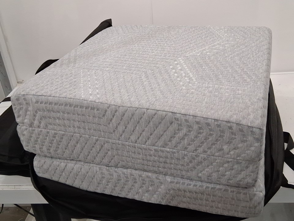 MLILY Tri-Fold Memory Foam Mattress Topper with carry bag - 25" x 75" x 4" - single - Grey image 3