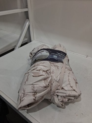 BERKSHIRE LIGHTWEIGHT COOLING BLANKET - QUEEN- WHITE/BEIGE FLORALS (MODEL: 1986201) image 2