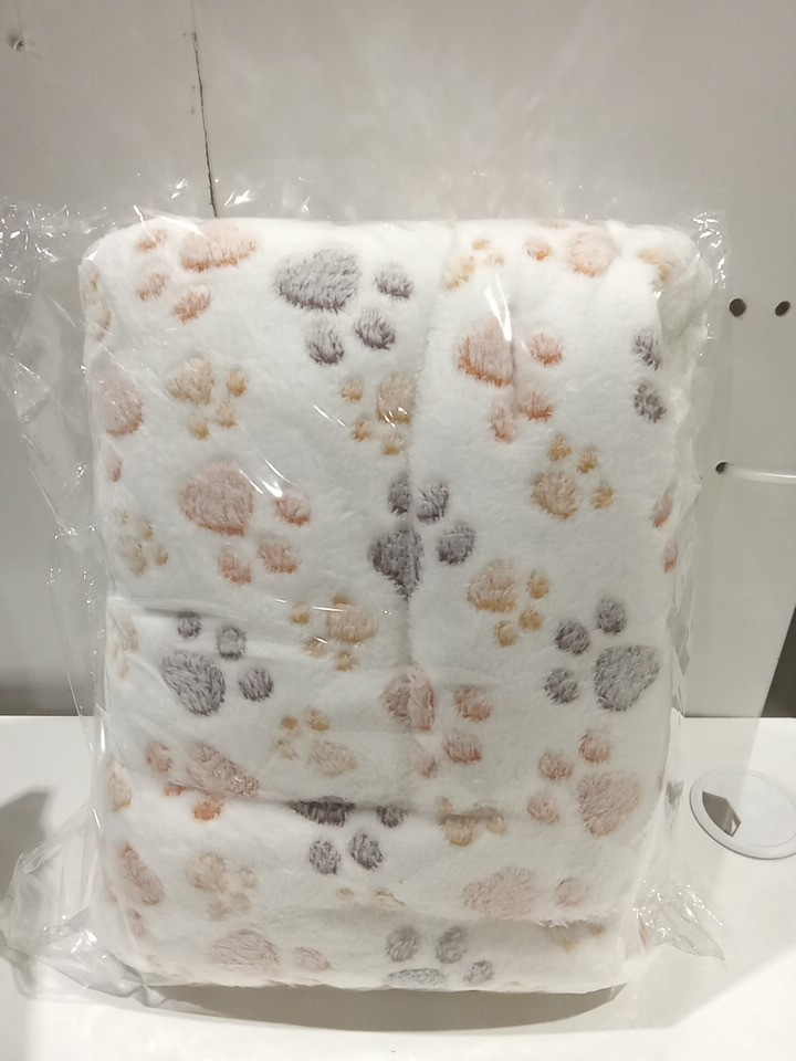 pet's soft cushioned mat - 25" x 18.5" - paw prints image 2