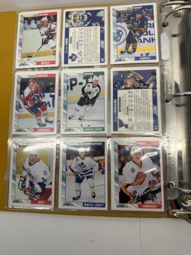 550 APPROX ASSSTD SCORE 1992 HOCKEY NHL CARDS image 20