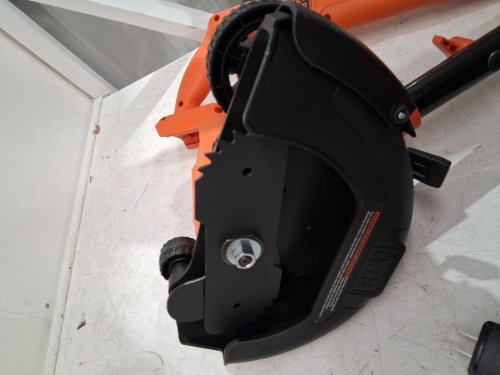 Black & Decker 20V Max Cordless Edger Lawn Kit with 1.5Ah Battery & Charger (Model: BCED400C1) image 4