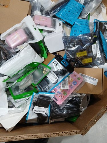 assorted MIXED item MYSTERY PALLET - VARIOUS PRODUCTS - aprox 300+ - (pallet #25) image 4