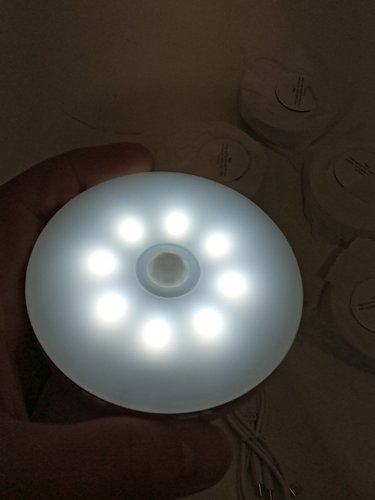 6pk ezvalo led motion sensor Rechargeable puck light with remote - white/black - (EZL2415A) image 3