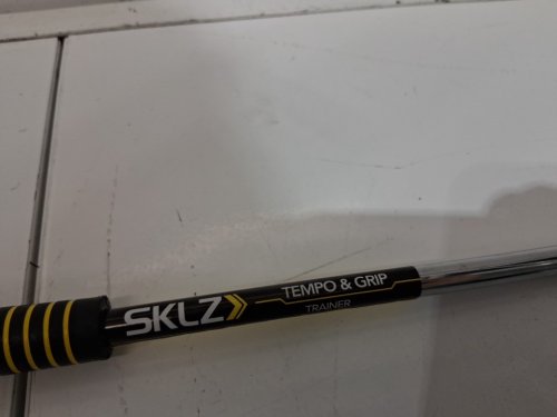 SKLZ Tempo and Grip Golf Trainer for right-handed golfers with two weight adjustments  - BLACK/YELLOW image 4