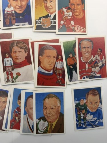 200APPX HOCKEY HALL OF FAME 1983 HOCKEY CARDS image 8