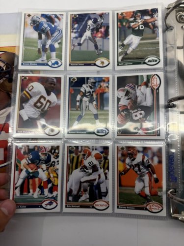 750 APPROX ASSSTD 1991 UPPER DECK NFL FOOTBALL CARDS image 20