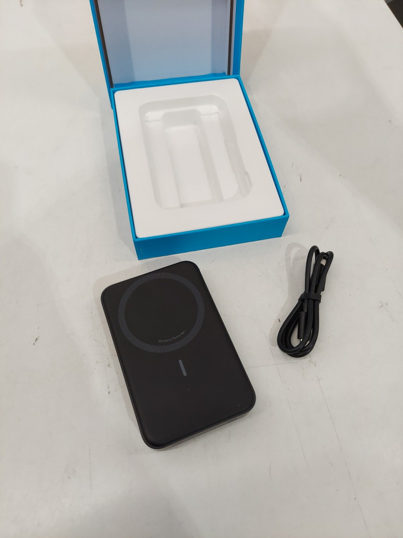 anker maggo magsafe-compatible 10,000mah power bank charger with smart display & foldable stand - WORKS WITH IPHONE MODELS 12 TO 17 - qi2 certified, 15w - black (model: a1654) image 3