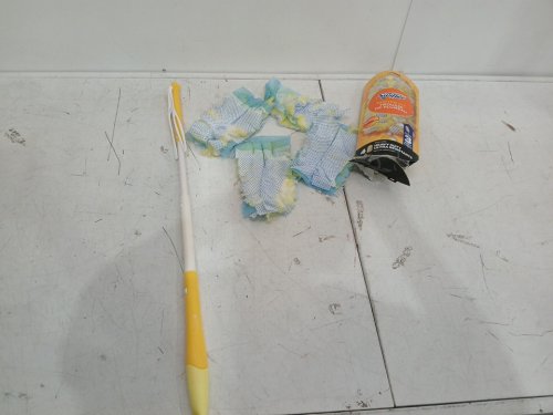 5pc SWIFFER EXTENDABLE DUSTERS KIT FOR MULTI SURFACE CLEANING - 3ft - yellow image 3