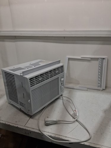 GE APPLIANCES ELECTRONIC WINDOW AIR CONDITIONER - 5,000 BTU - 150SQ.FT - WHITE (MODEL: AWAS05BWFC) image 3