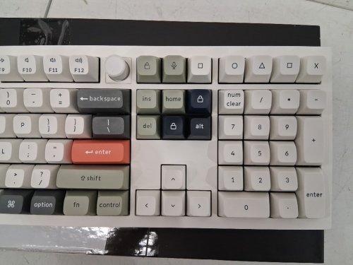 Keychron Q6 Ultra full Aluminum Wireless RGB hot-Swappable, Silk POM Brown Switch mechanical keyboard with programmable Bluetooth - 104 keys - White/Grey (model: Q6U-M3) image 4
