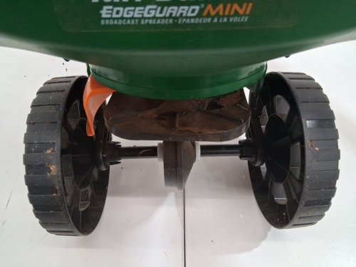 SCOTTS FOLDABLE TURF BUILDER, EDGEGUARD MINI BROADCAST SPREADER/SEEDER - 5000 SQ FT - GREEN/BLACK (MODEL: LB15267) image 2