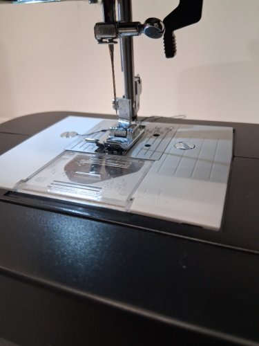 SINGER Lightweight & Portable Sewing Machine With 45 Stitch Applications - Black (model: m1150) image 2