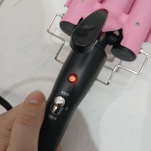 TOP4EVER TRIPLE BARREL CERAMIC ELECTRIC CURLING IROn with Two Temperature Control - 25mm - pink/black (model: ‎HE-19) image 4