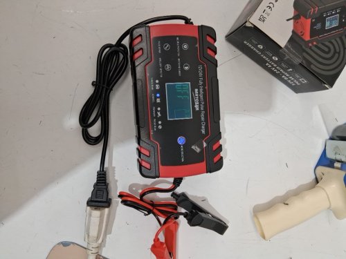 Portable Pulse Repair Battery Charger for Cars and Motorcycles with LCD Display - 12v 8A - 24V 4A - Red / Black image 4