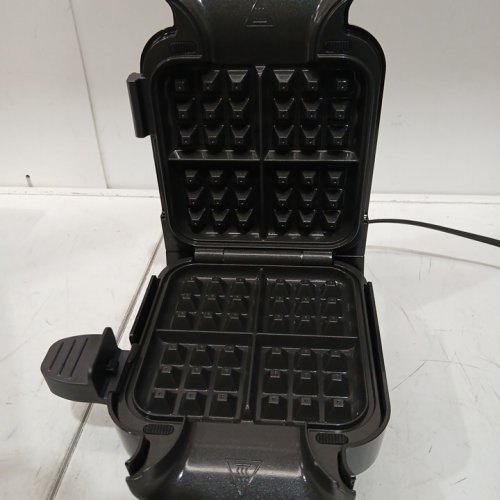 Ninja VERTICAL DESIGN NeverStick Belgian Waffle Maker WITH POUR CUP & 5 SHADE SETTINGS - 1000W  - Black/Silver (Model: BW1000C) image 4