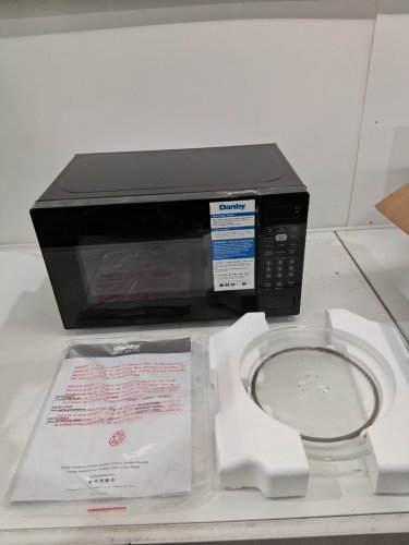 DANBY 700w COUNTERTOP MICROWAVE - 0.7 CU.FT - BLACK (MODEL: DBMW0721BBB) image 2