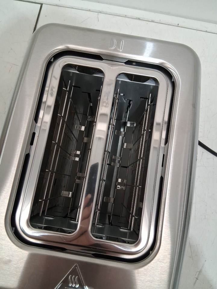 Cuisinart 2-Slice Touch Screen Digital Toaster - stainless steel (model: 2691349 / RBT-1680PCC-1PKC) image 4