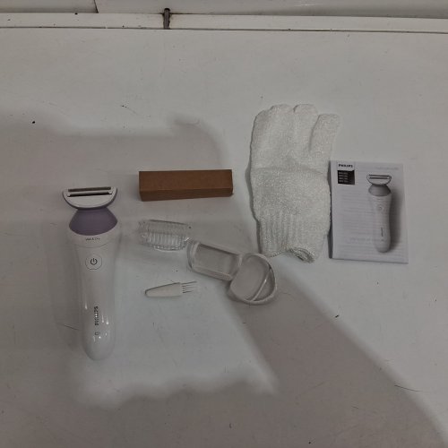 PHILIPS CORDLESS LADY SHAVER SERIES 6000 FOR WET & DRY USE WITH ACCESSORIES - WHITE/PURPLE (MODEL: BRL136) image 3