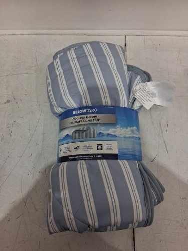 Below Zero reversible Cooling Throw Blanket - 60" x 70" - blue stripes/solid (model: 1991350) image 2