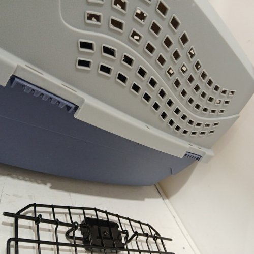 AMAZON BASICS TWO-DOOR TOP-LOAD HARD SIDED PET TRAVEL CARRIER - 23" - BLUE/GREY (MODEL: 6009-S) image 5