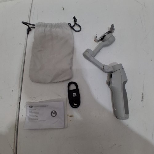 DJI OSMO MOBILE 7 GIMBAL STABILIZER FOR PHONES COMFORTABLE GRIP, 3-AXIS - GREY (MODEL: DS307) image 4
