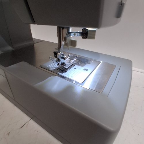 SINGER 4432 HEAVY DUTY EXTRA-HIGH SPEED 32-STITCH SEWING MACHINE (MODEL: 4432) image 2
