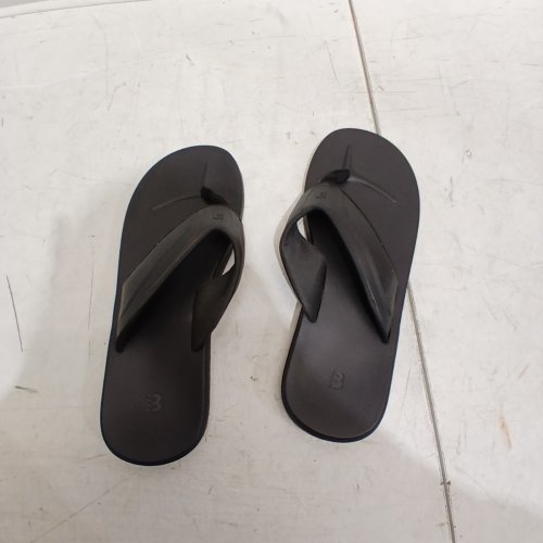 MEN'S BENCH COMFORT FLIP FLOPS - SIZE 12 - BLACK (STYLE: 1872042) image 2