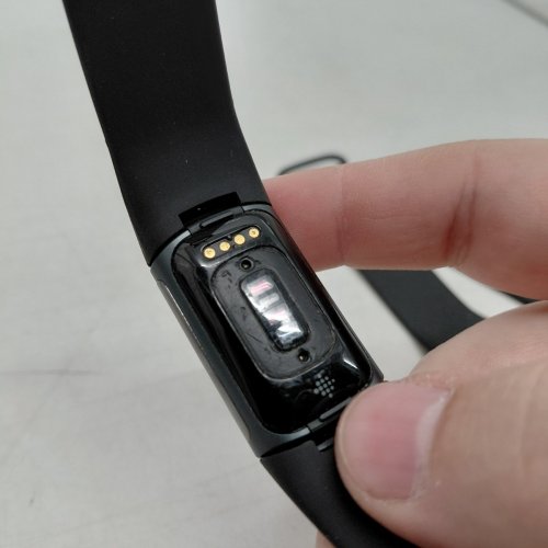 FITBIT CHARGE 5 ADVANCED FITNESS & HEALTH TRACKER WITH BUILT-IN GPS, ONE SIZE S AND L BANDS INCLUDED, BLACK/GRAPHITE image 5