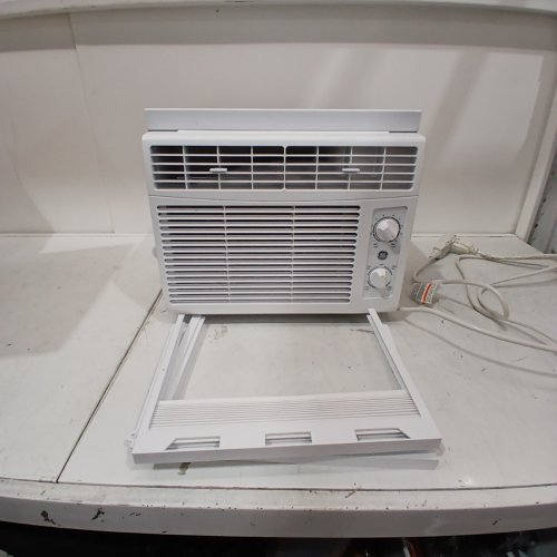 GE APPLIANCES ELECTRONIC WINDOW AIR CONDITIONER - 5,000 BTU - 150SQ.FT - WHITE (MODEL: AWAS05BWFC) image 3