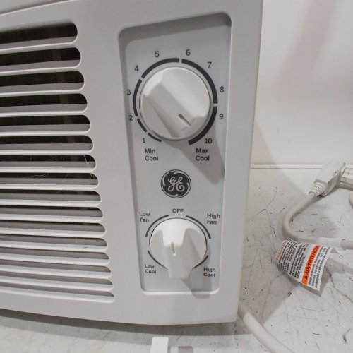 GE APPLIANCES ELECTRONIC WINDOW AIR CONDITIONER - 5,000 BTU - 150SQ.FT - WHITE (MODEL: AWAS05BWFC) image 7