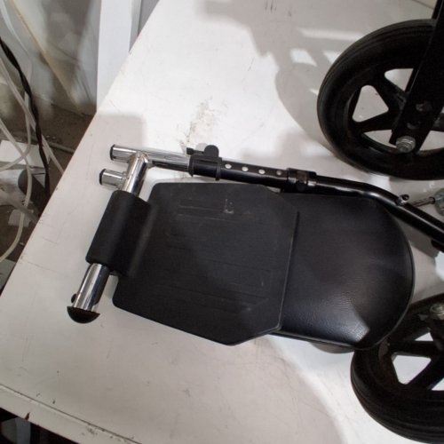 MEDLINE EXCEL K4 LIGHTWEIGHT 20" WHEELCHAIR WITH SWING-BACK FULL-LENGTH ARMS & ELEVATING LEG RESTS, 300LBS CAPACITY - BLACK (MODEL: K1206N22E) image 4