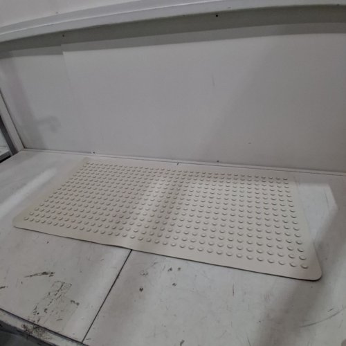 RUBBERMAID SAFTI GRIP BATH MAT - 16"X 28" - BEIGE (MODEL: 1982726) image 4