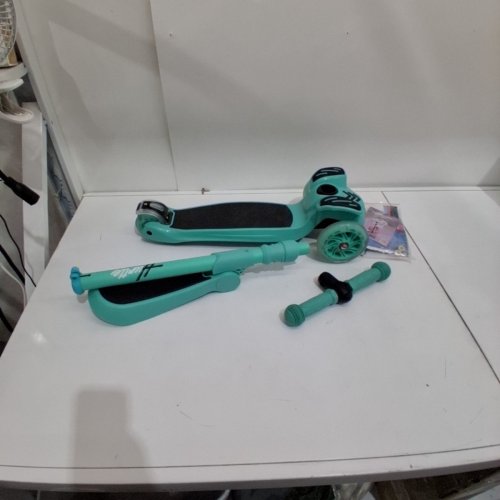 HURTLE SCOOTKID SIT-OR-STAND SCOOTER WITH LIGHT UP WHEELS - 132LBS CAPACITY - TEAL (MODEL#: HURFS86TB) image 2