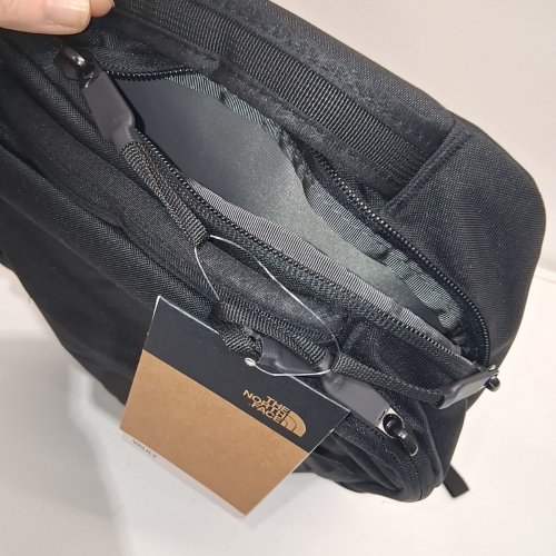 THE NORTH FACE VAULT EVERYDAY LAPTOP BACKPACK - 28L CAPACITY - BLACK image 4