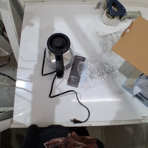 CHEFMAN ELECTRIC TEA KETTLE WITH LED LIGHTS - 1L - BLACK - (MODEL: ‎RJ11-10-GMRL) image 3