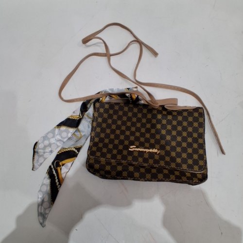 PATTERNED CROSSBODY BAG - BLACK AND GOLD image 2