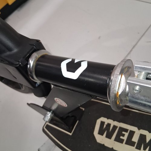 WELMOTIVE KICK SCOOTER WITH ADJUSTABLE HANDLE BARS - 220 LBS MAX - BLACK (MODEL: D009) image 3