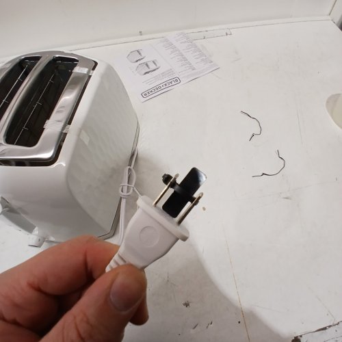 BLACK + DECKER HONEYCOMB COLLECTION 2-SLICE TOASTER EXTRA WIDE - WHITE (MODEL: TR1250WD) image 4